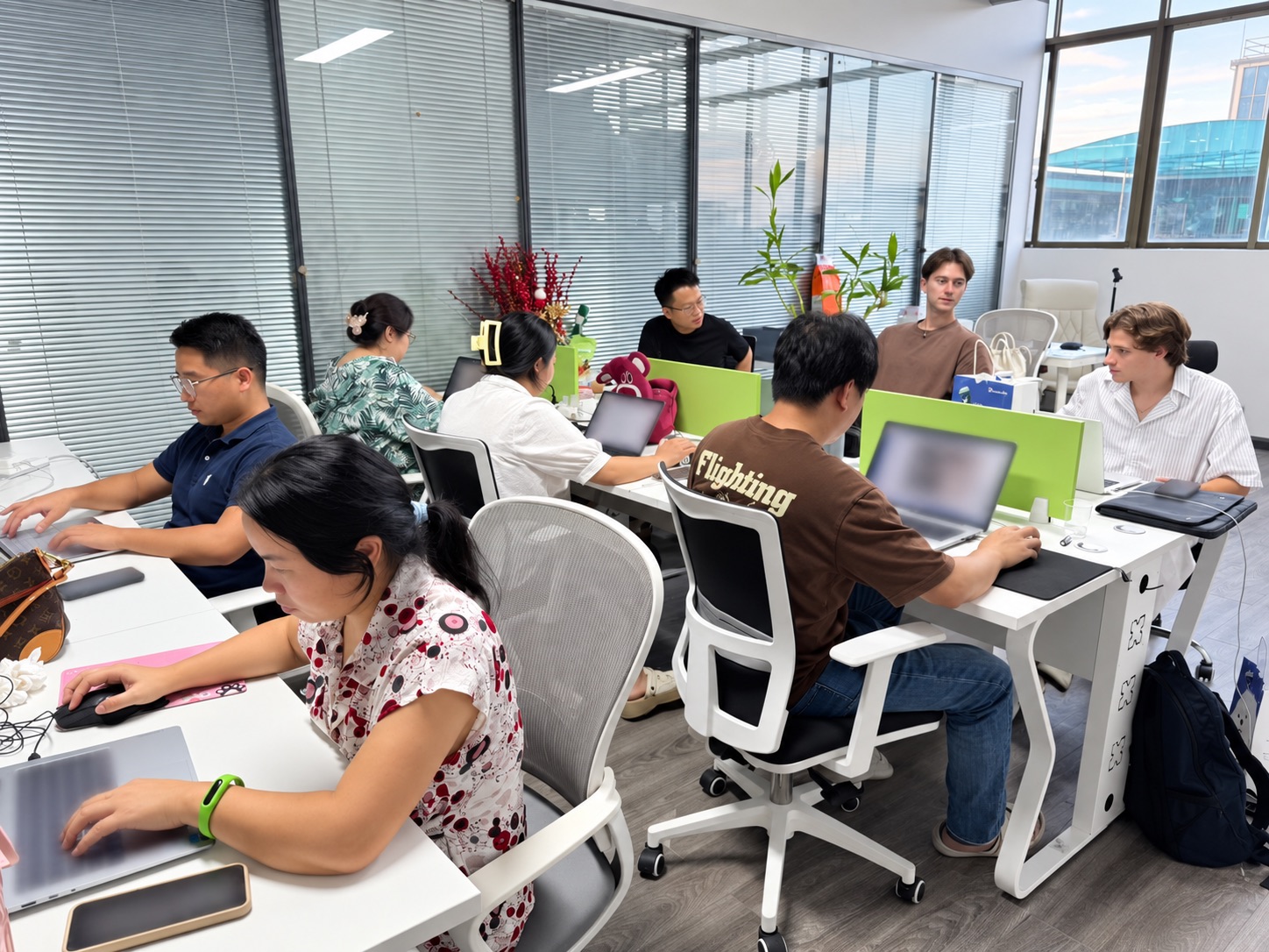 PICKOSHIP office team at work